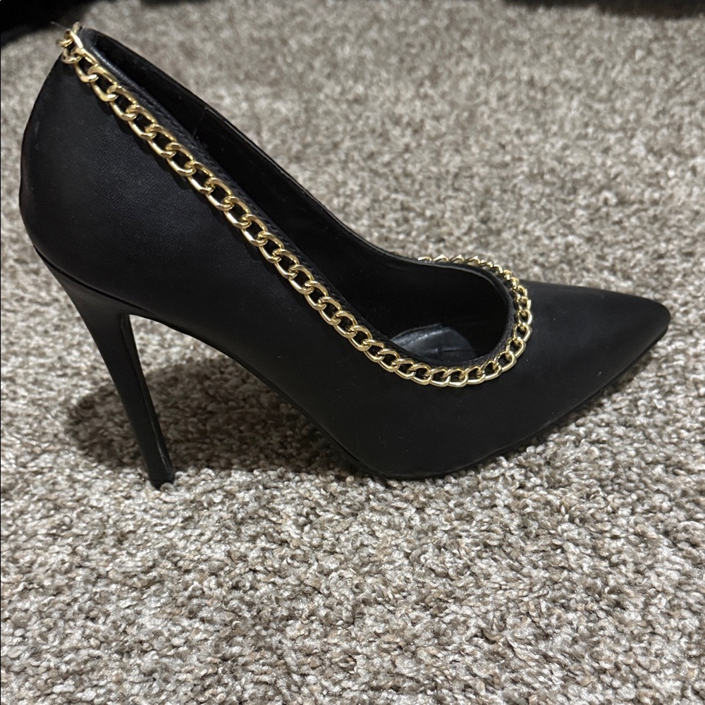Fashion Nova Black Stiletto Pump with Gold Chain